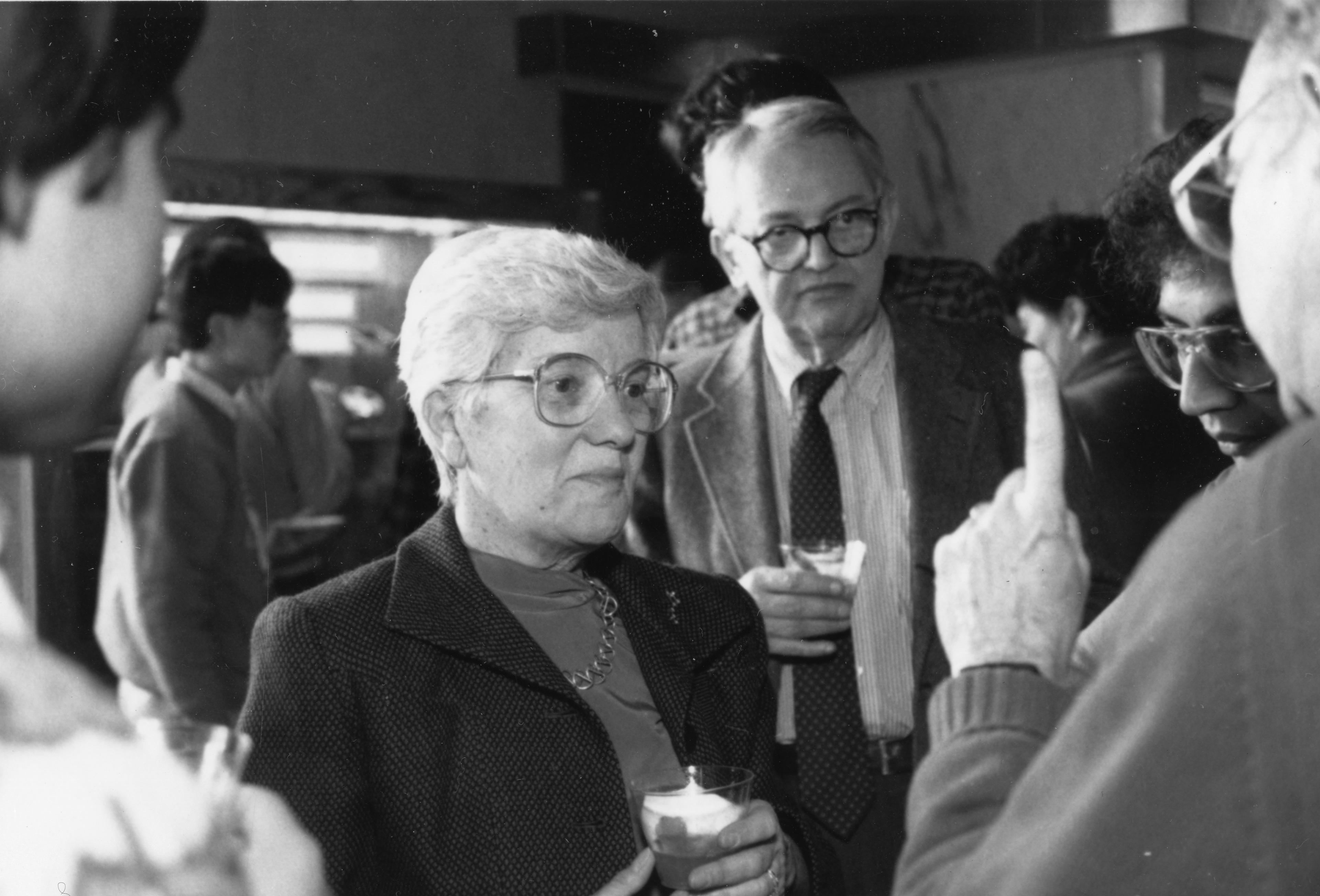 Vera Rubin (center) converses at the 'Dark Matter, Large Scale Motion, and other Mysteries of the Universe' session at the University of Illinois Urbana-Champaign. Image: Rubin Vera C7, Department of Phyiscs, University of Illinois at Urbana-Champaign