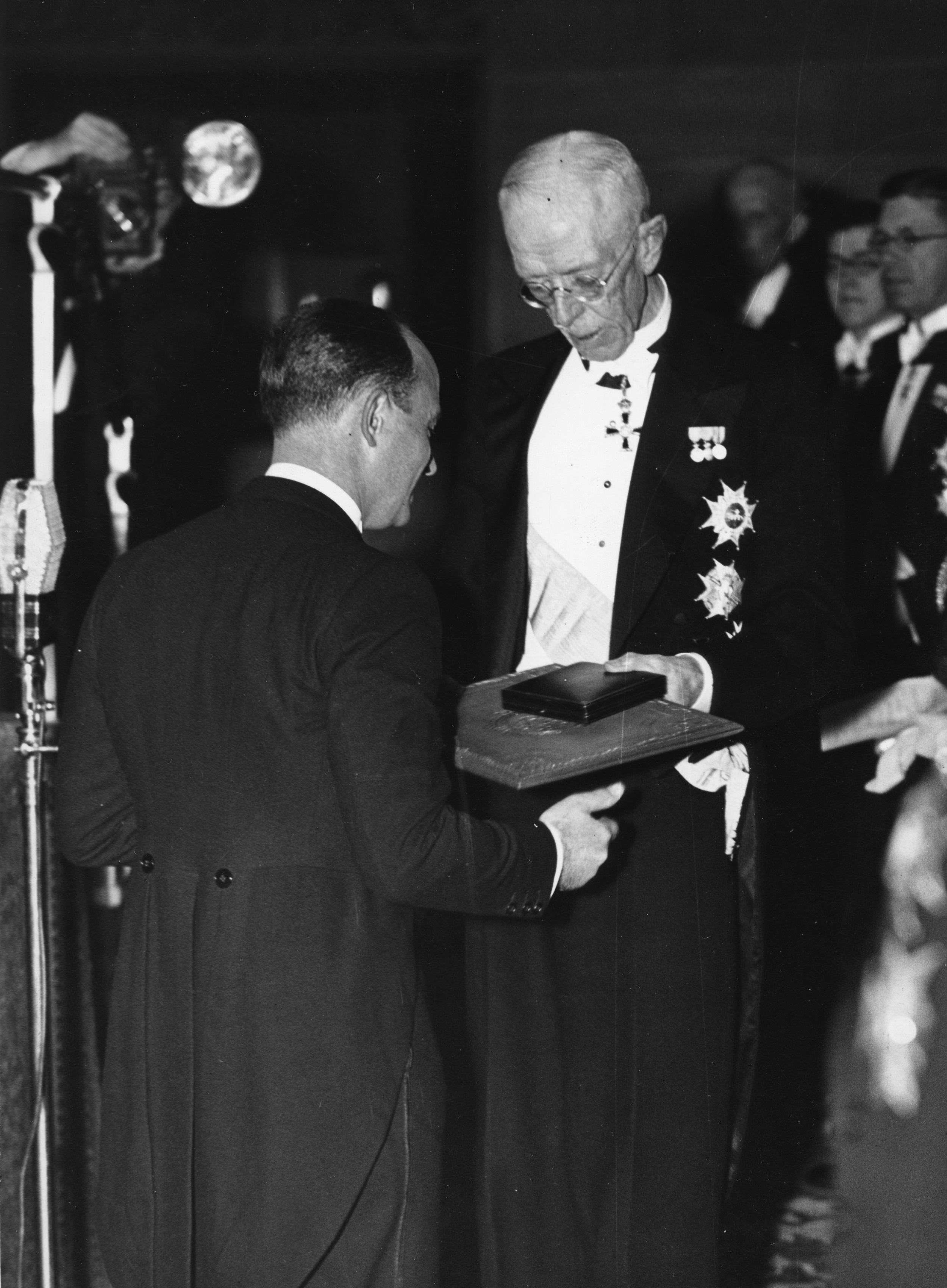 Fermi receives the Nobel Prize from the King of Sweden, 1938