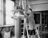 Chien-Shiung Wu assembling an electro-static generator at Smith College Physics Laboratory.