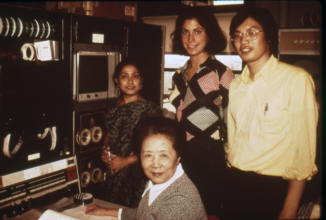 Chien-shiung Wu with graduate students in the laboratory at Columbia University.