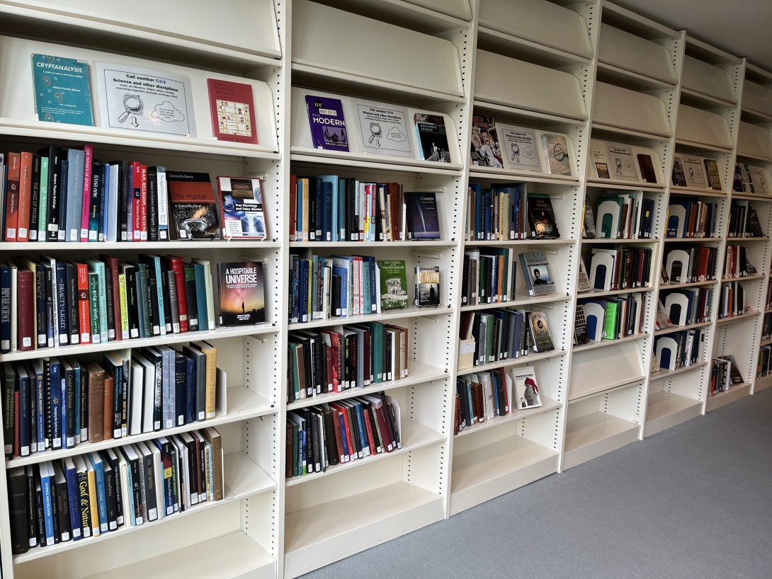 Niels Bohr Library & Archives Reading Room shelves