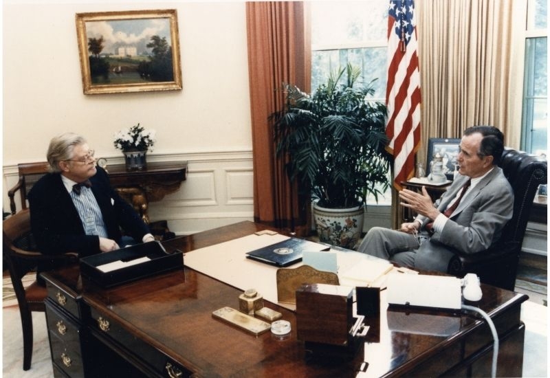 David Allan Bromley talks with President George H. W. Bush.