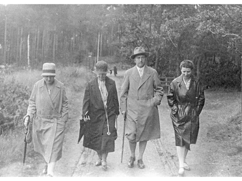 Hedwig Kohn walking with Frau Senftleben, Bergmann and Frau Bergmann.