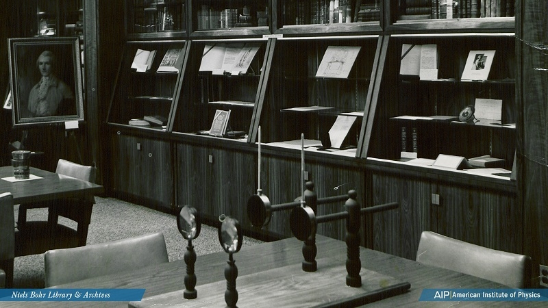 The Niels Bohr Library in its original location at 335 East 45th Street in New York City, circa 1960.