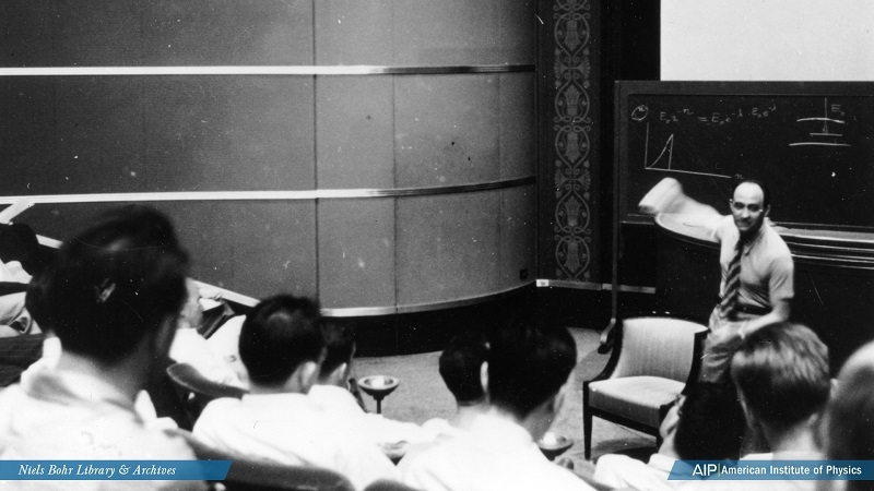 Enrico Fermi gives a lecture